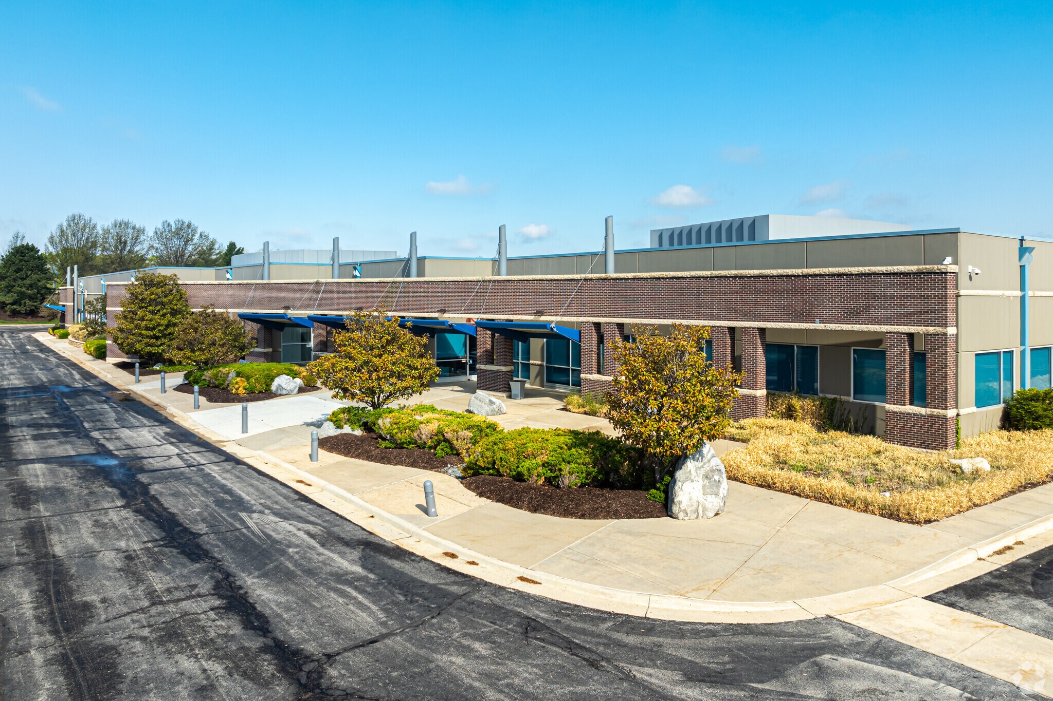 17300-17330 W 119th St, Olathe, KS to rent Building Photo- Image 1 of 5