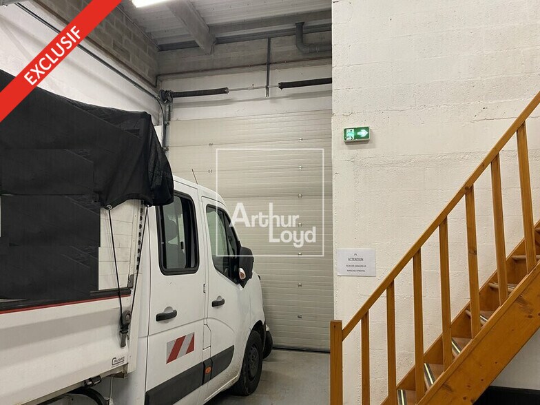 Light Industrial in Moissy-Cramayel to rent - Interior Photo - Image 2 of 4
