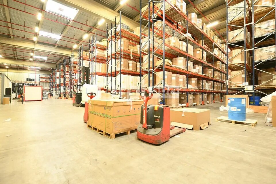 Office in Mions to rent Interior Photo- Image 1 of 20