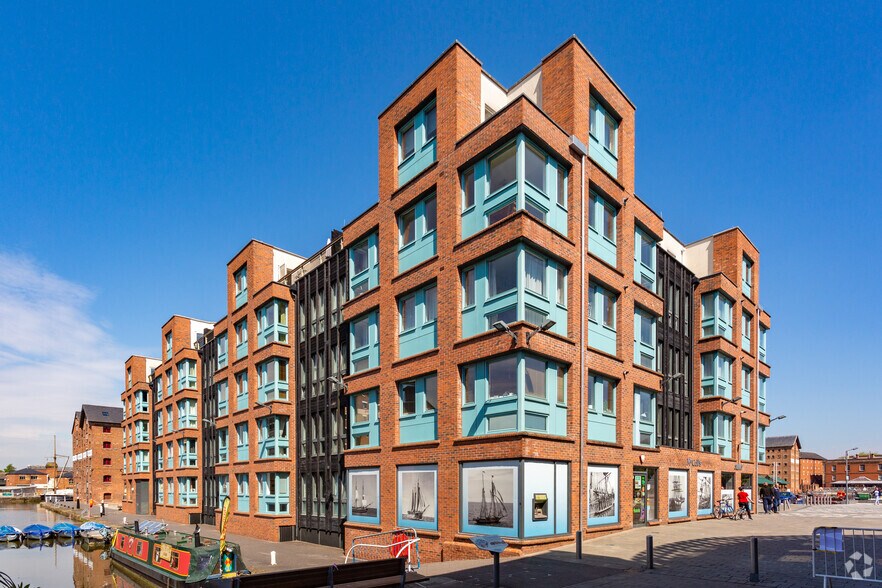 The Docks, Gloucester to rent - Building Photo - Image 2 of 5