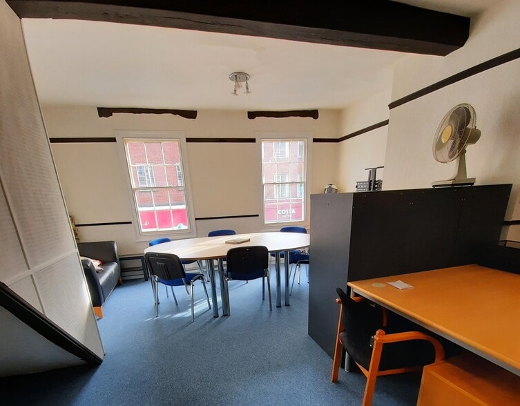 71 High St, Bromsgrove to rent - Interior Photo - Image 2 of 4