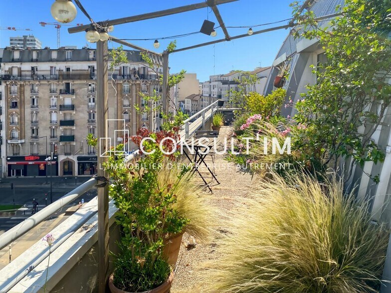 Office in Saint-Ouen-sur-Seine to rent - Building Photo - Image 2 of 7
