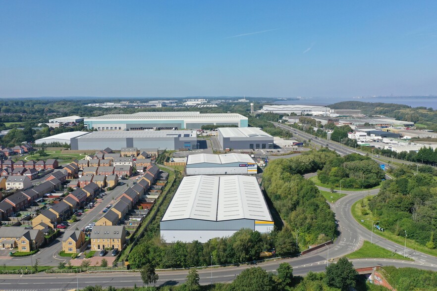 Rossmore Rd E, Ellesmere Port to rent - Building Photo - Image 2 of 8