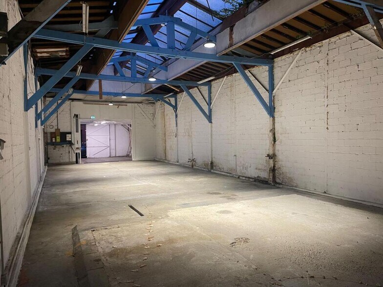 Industrial in Montreuil to rent - Interior Photo - Image 3 of 3