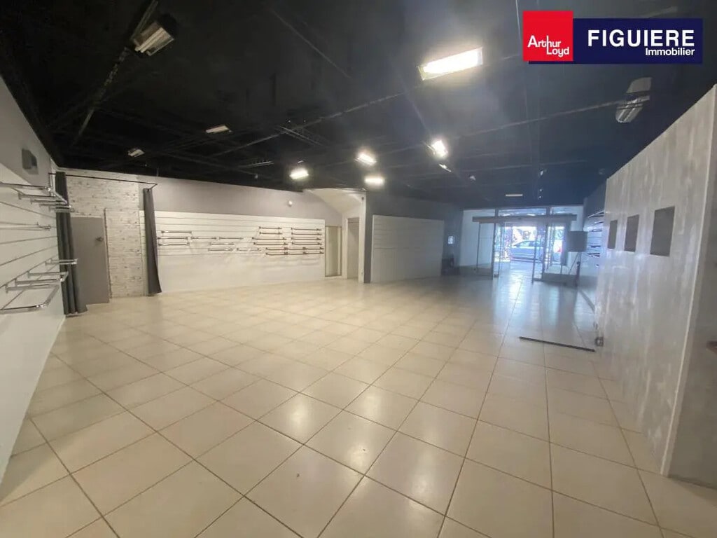 Location Commerce 150 m² - Photo 1