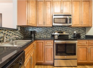 5711 Woodlawn Gable Dr, Alexandria, VA for sale Interior Photo- Image 1 of 1