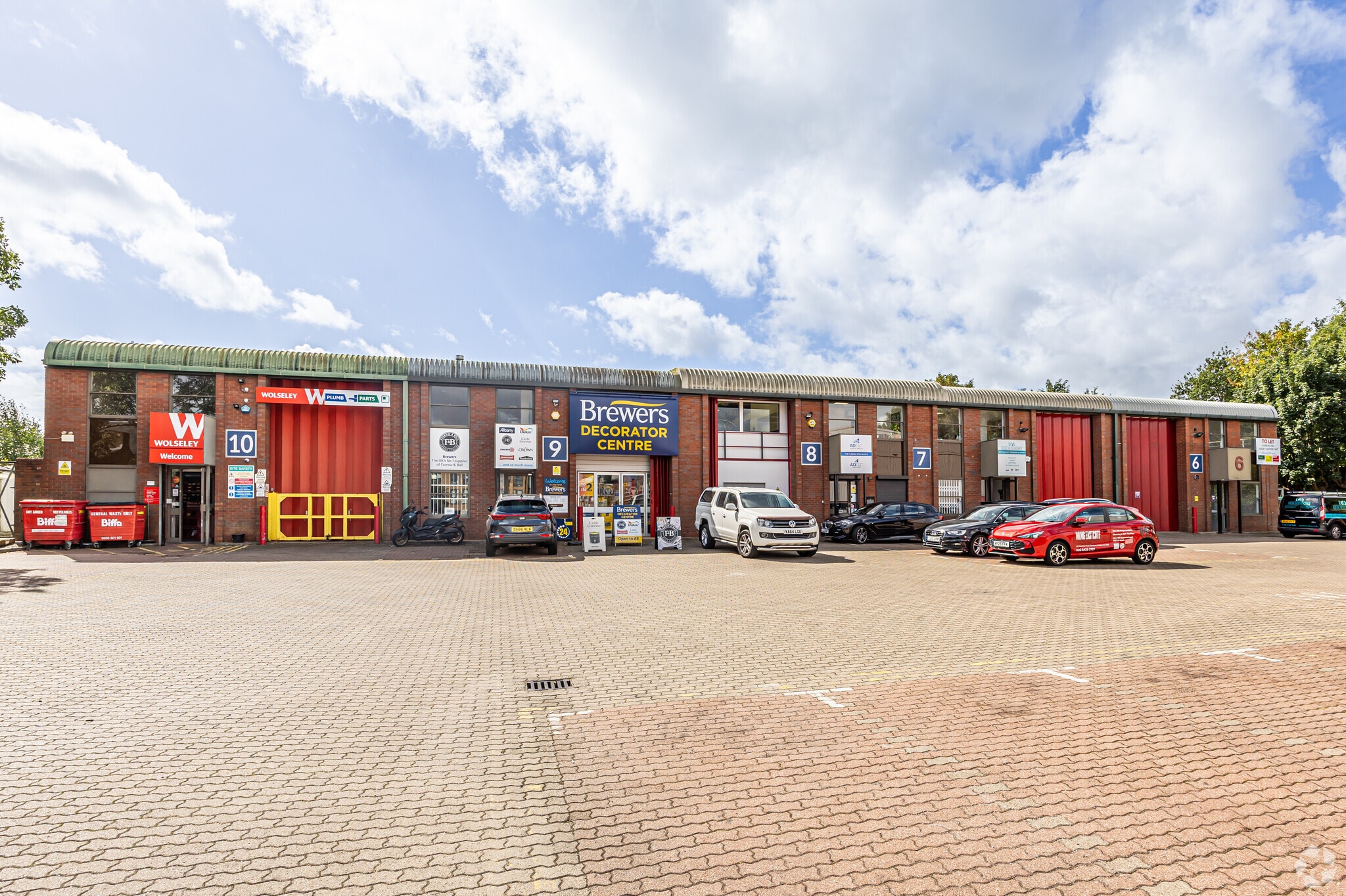 Heathlands Clos, Twickenham to rent Primary Photo- Image 1 of 7