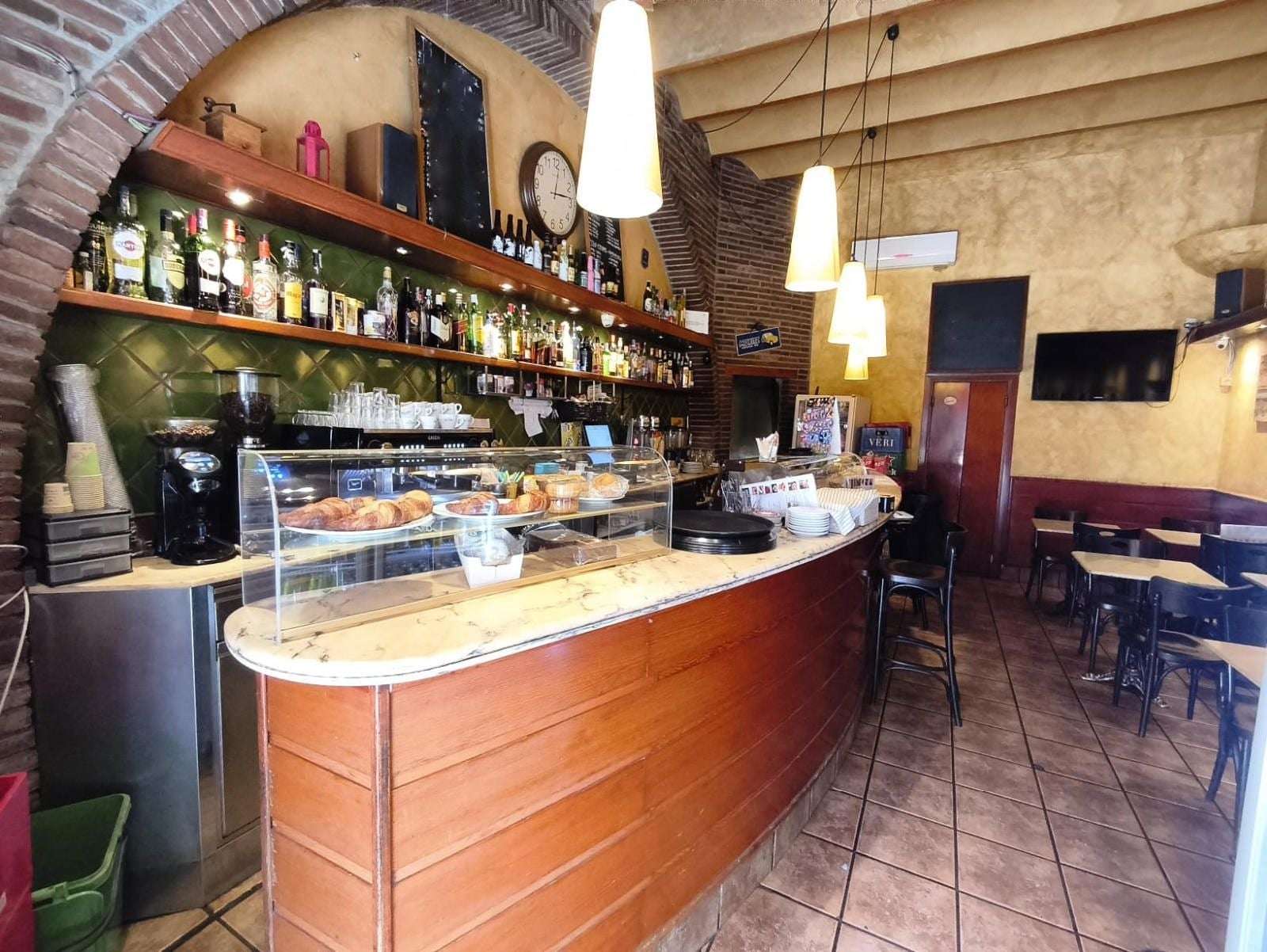 Retail in L'Hospitalet de Llobregat, Barcelona to rent Primary Photo- Image 1 of 2