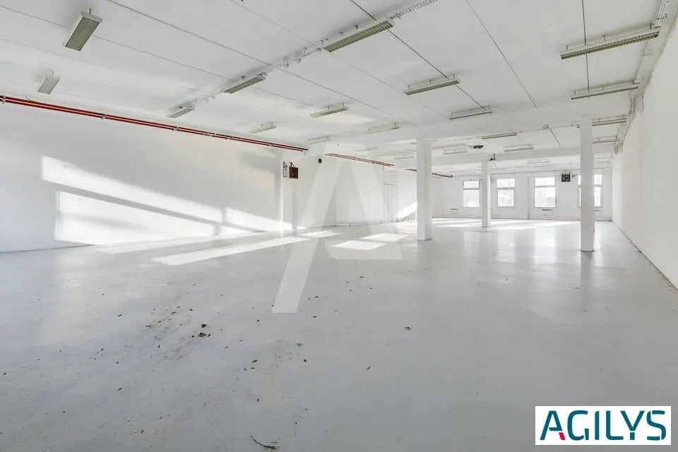 Light Industrial in Les Ulis to rent Interior Photo- Image 1 of 6