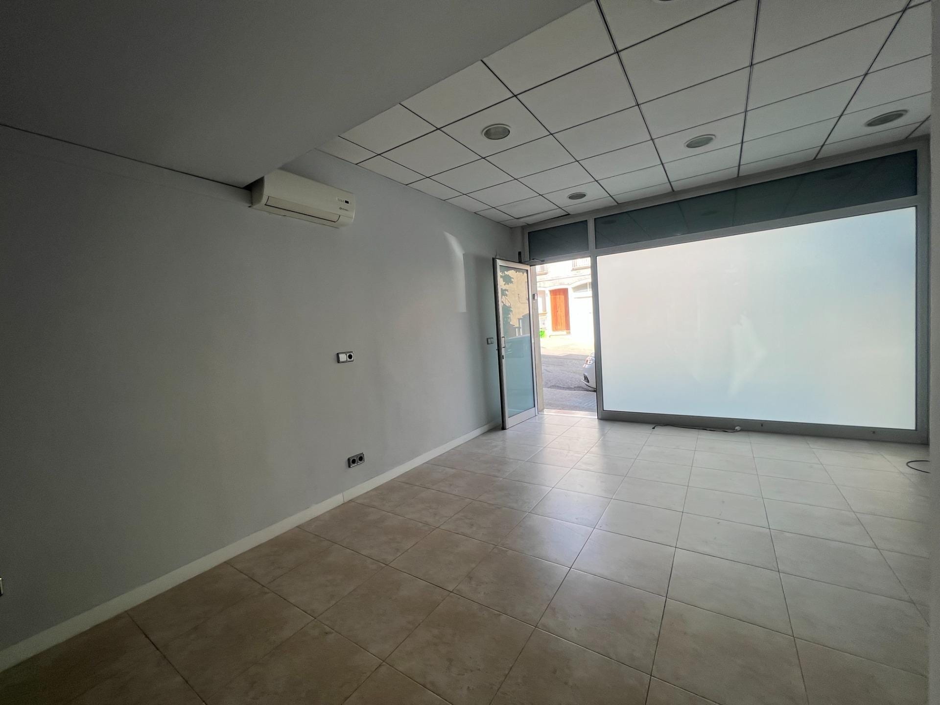 Office / Retail in Sentmenat, Barcelona to rent Interior Photo- Image 1 of 8