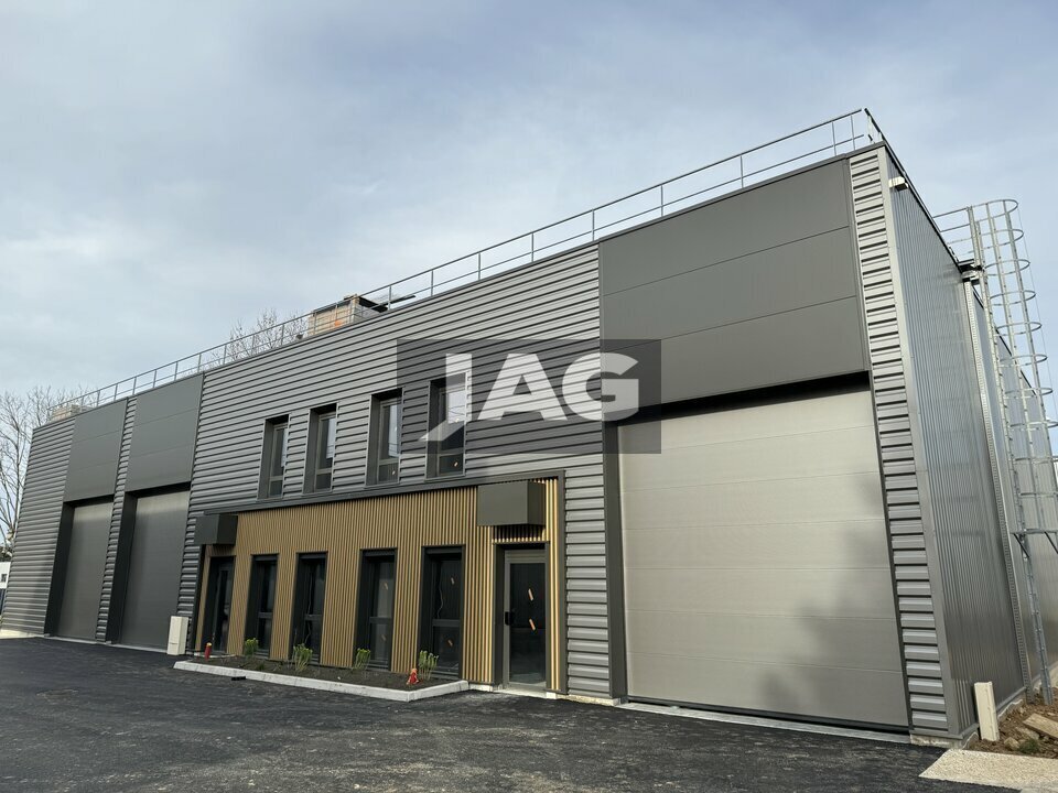 Light Industrial in Vénissieux to rent Building Photo- Image 1 of 10