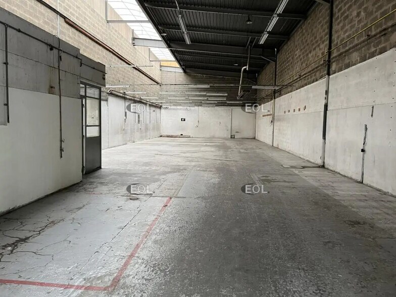 Light Industrial in Pontoise to rent - Interior Photo - Image 3 of 5