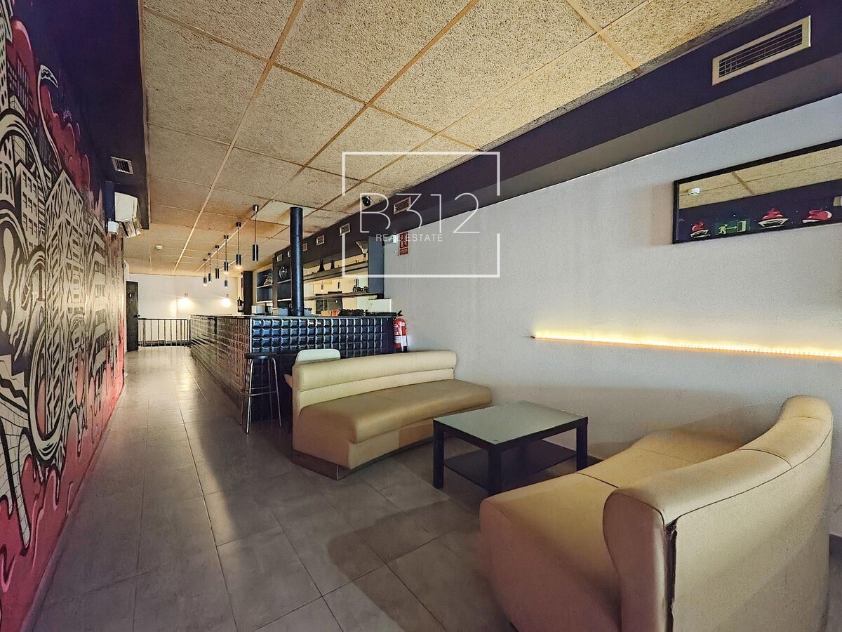 Barcelona, BAR 08029 - Unit Pt01 - - Interior Photo - Image 2 of 24