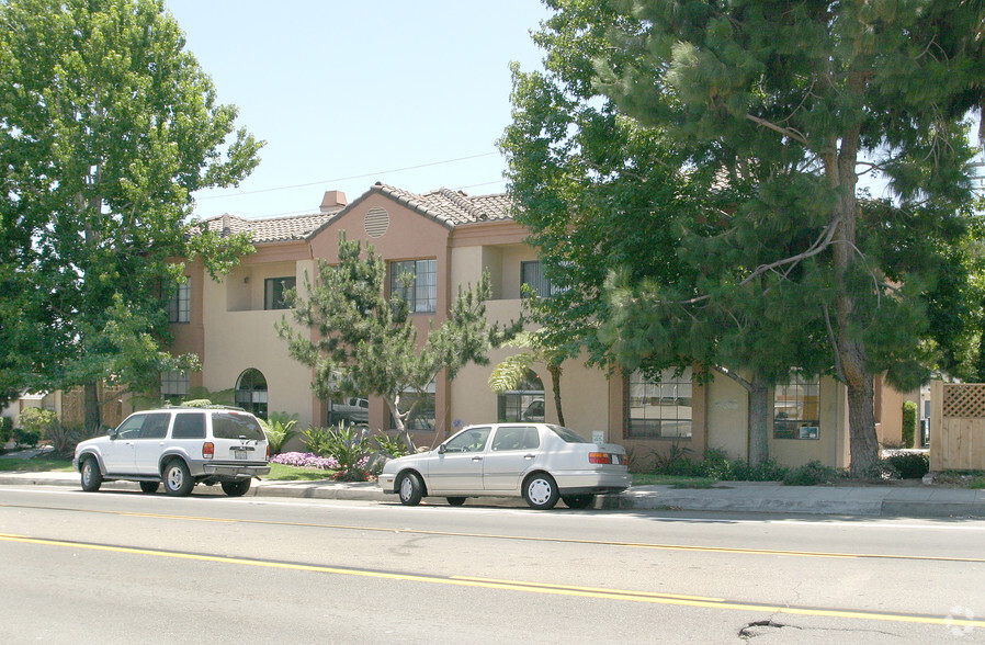 2123 Garnet Ave, San Diego, CA for rent - Primary Photo - Image 1 of 6