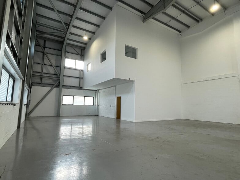 Arrowhead Rd, Ashford to rent - Interior Photo - Image 3 of 19