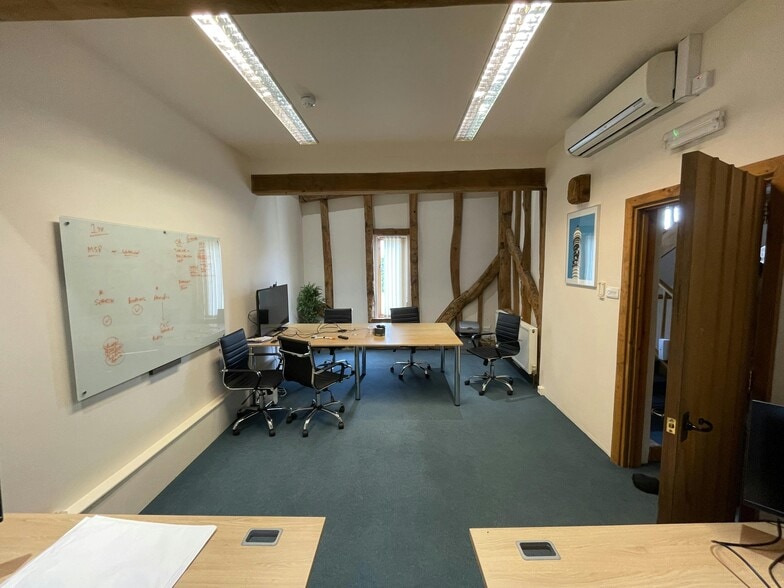 Mill Rd, Thame to rent - Building Photo - Image 3 of 6