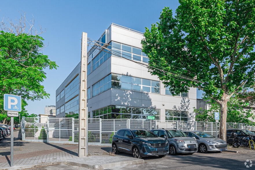 Calle Valportillo I, 1, Alcobendas, Madrid to rent - Building Photo - Image 2 of 4