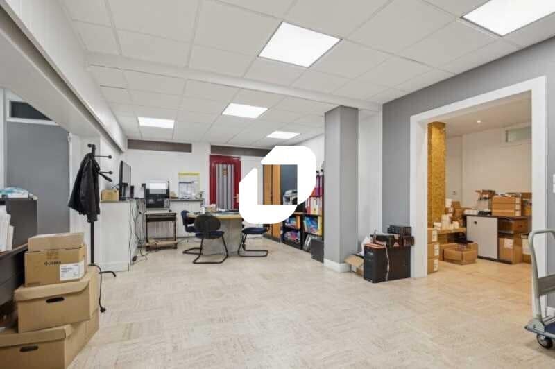 Office in Courbevoie for sale Interior Photo- Image 1 of 10