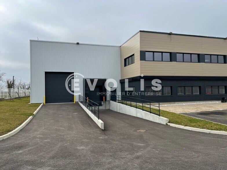 26 Chemin De La Chaume, Colombier-Saugnieu to rent - Building Photo - Image 3 of 13
