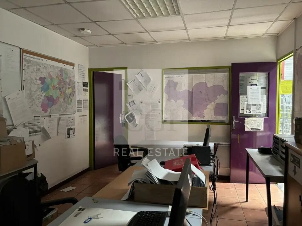 Light Industrial in Vénissieux to rent Building Photo- Image 1 of 2