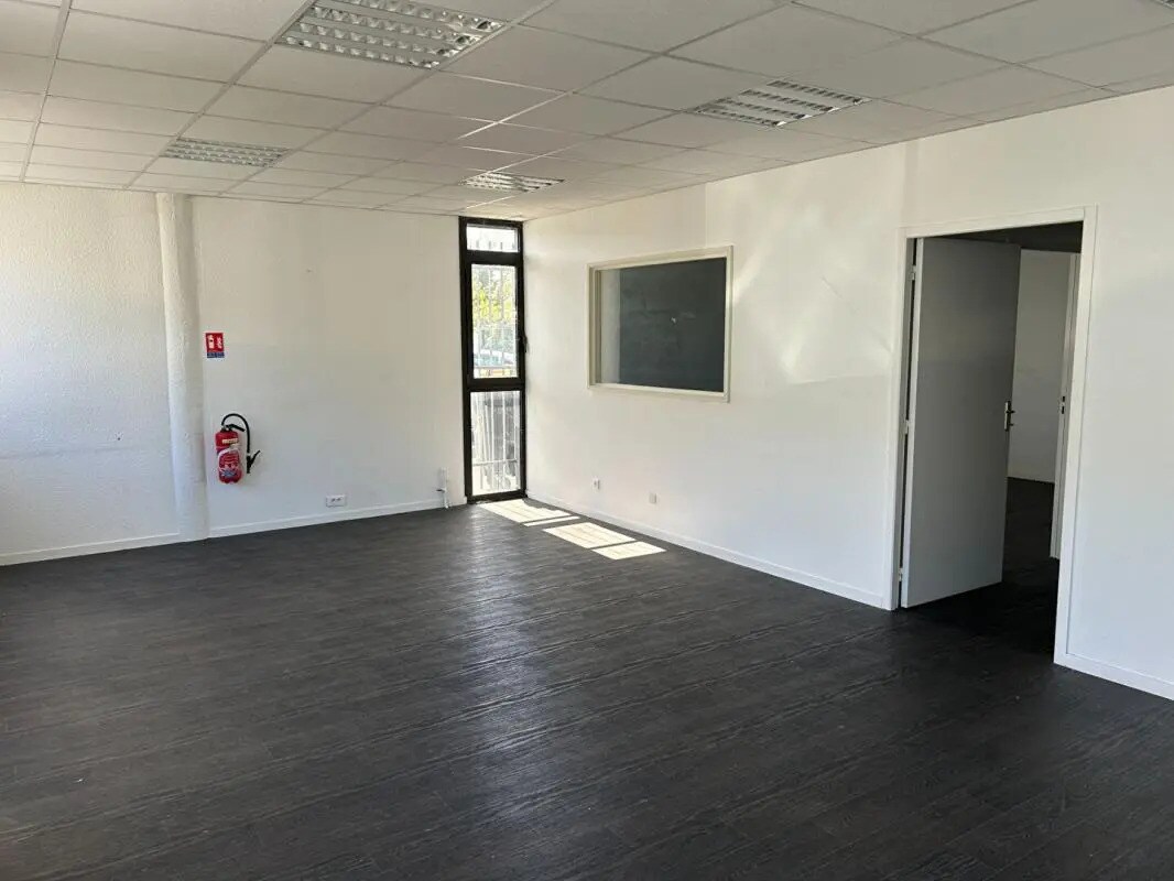 Office in Talence to rent Interior Photo- Image 1 of 9