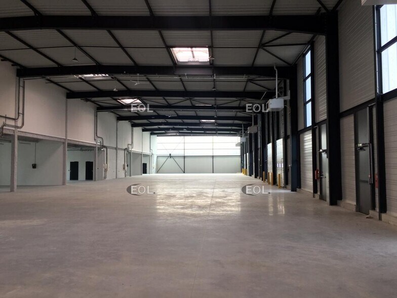 Light Industrial in Bonneuil-sur-Marne to rent - Building Photo - Image 1 of 3