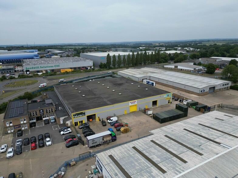 Sandfield Close, Northampton to rent - Building Photo - Image 3 of 5