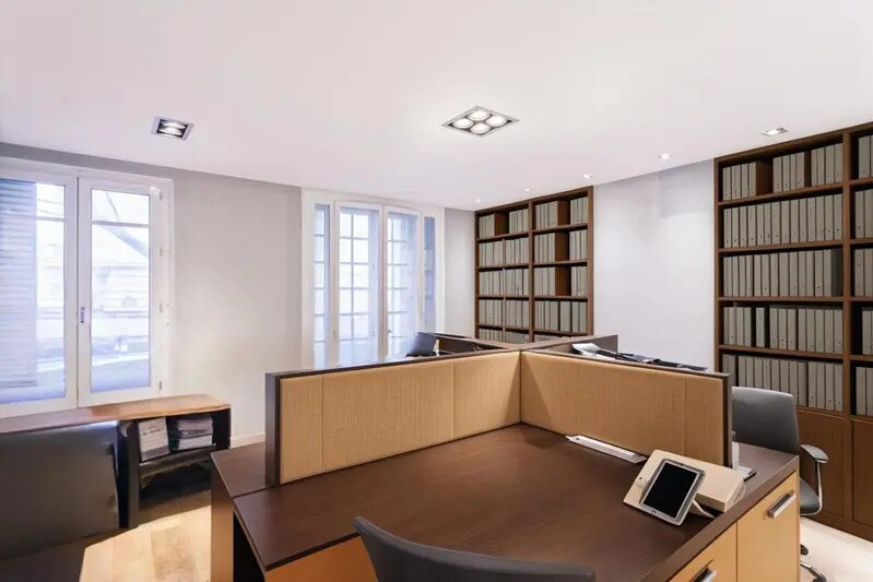 Light Industrial in Paris for sale - Interior Photo - Image 3 of 3