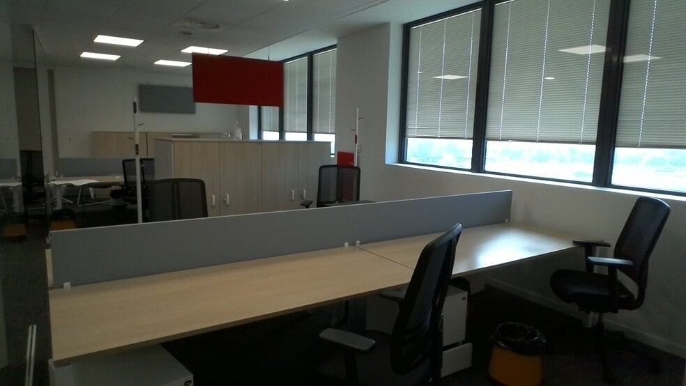 67 Avenue Du Jujubier, La Ciotat to rent - Interior Photo - Image 3 of 5