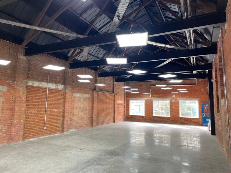 King St, Wilton to rent - Building Photo - Image 3 of 17