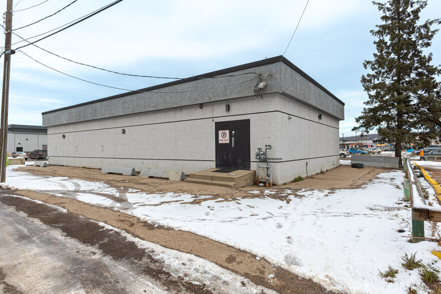 10013 MacDonald Ave, Fort McMurray, AB for rent - Building Photo - Image 3 of 10