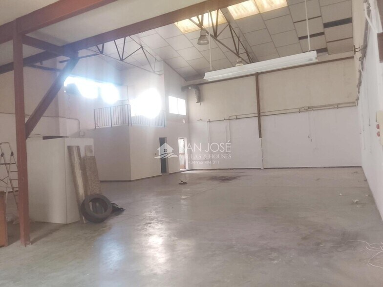Industrial in Elche, Alicante to rent - Building Photo - Image 1 of 19