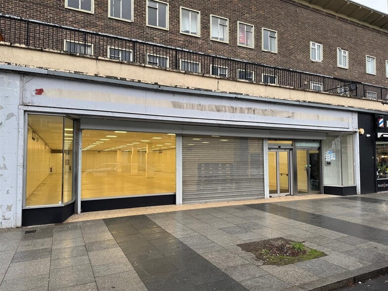 33-37 The Broadway, Loughton to rent - Building Photo - Image 1 of 31