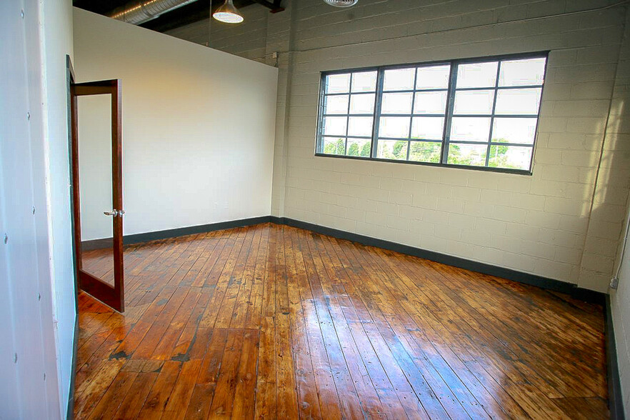 454 Irwin St NE, Atlanta, GA for rent - Interior Photo - Image 3 of 6