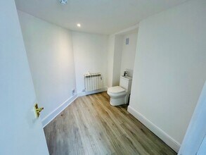 4 Bridge St, Hungerford to rent Interior Photo- Image 1 of 2