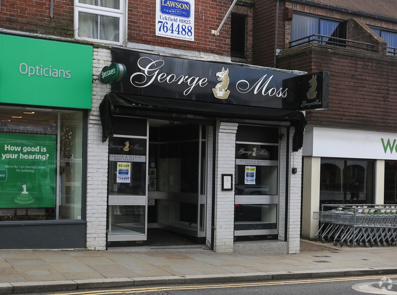 100c High St, Uckfield to rent - Building Photo - Image 2 of 2