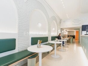 Retail in Barcelona, Barcelona to rent Interior Photo- Image 2 of 4