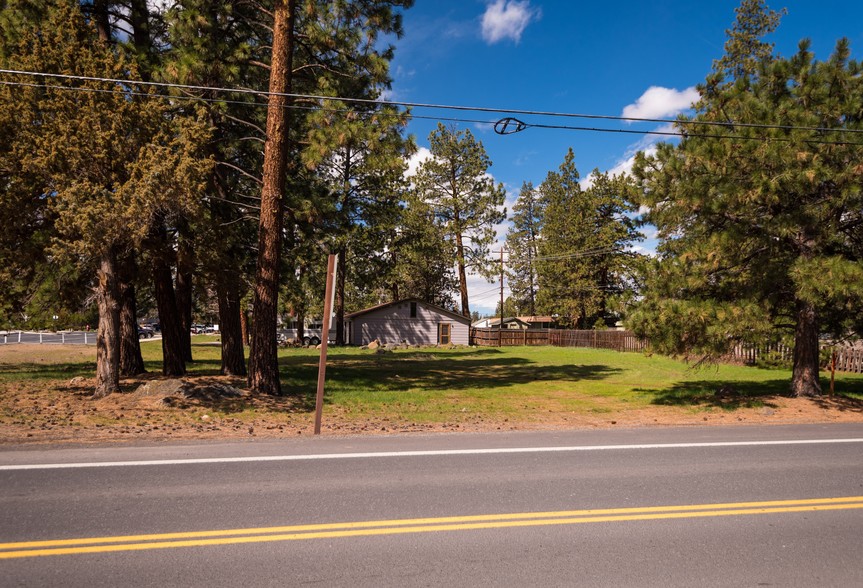 215 N Locust St, Sisters, OR for sale - Building Photo - Image 1 of 1