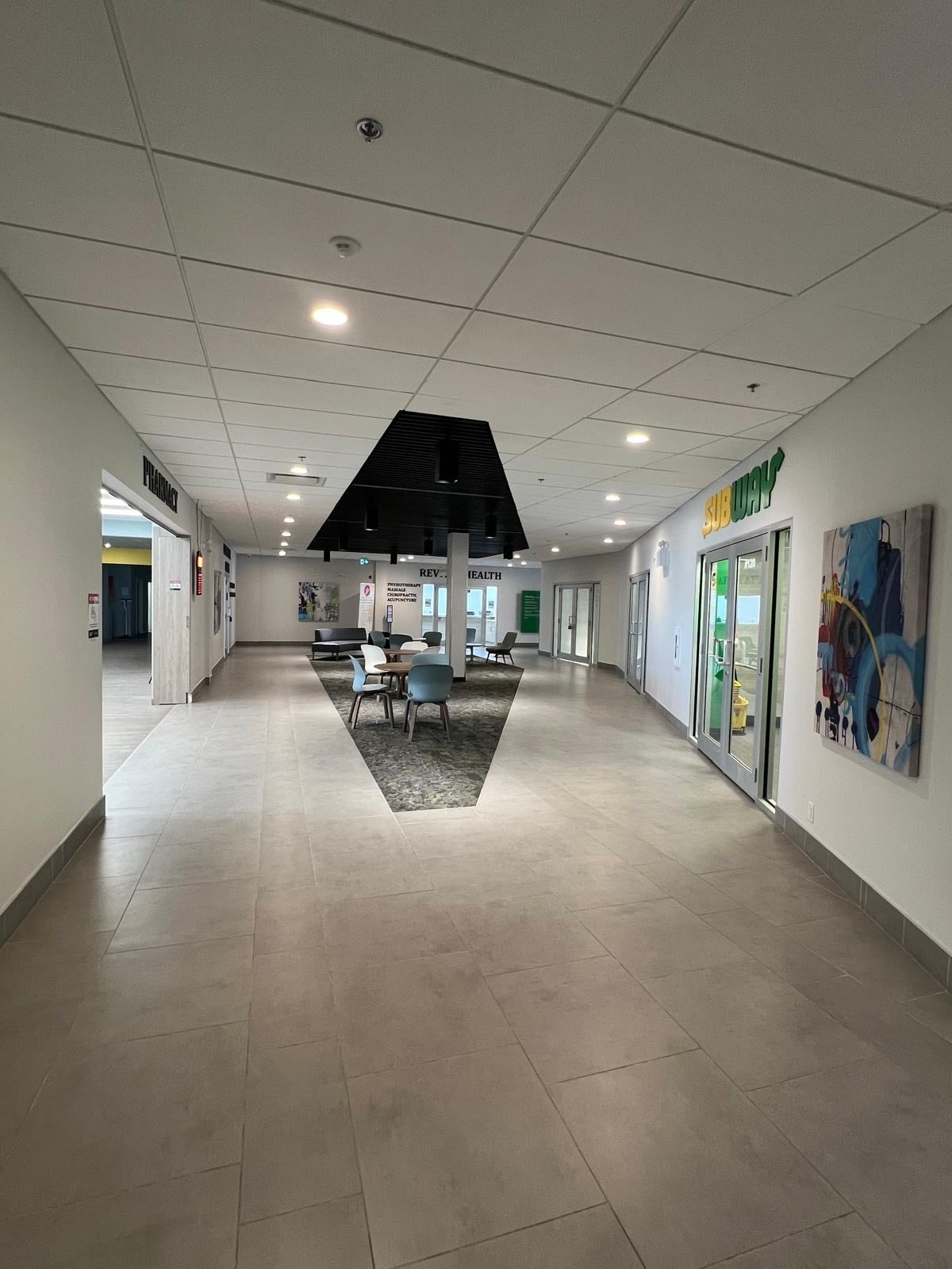 5512 Macleod Trl SW, Calgary, AB to rent Interior Photo- Image 1 of 6