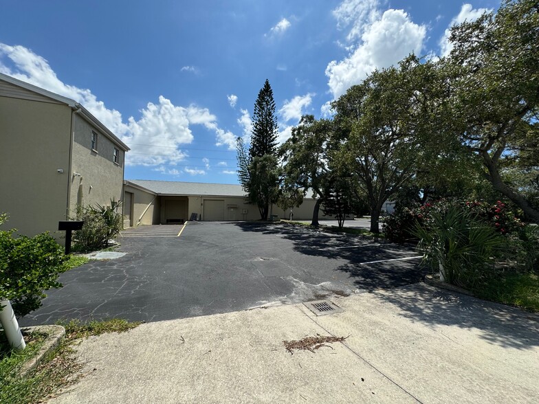 1904 44th Ave E, Bradenton, FL for rent - Building Photo - Image 3 of 11