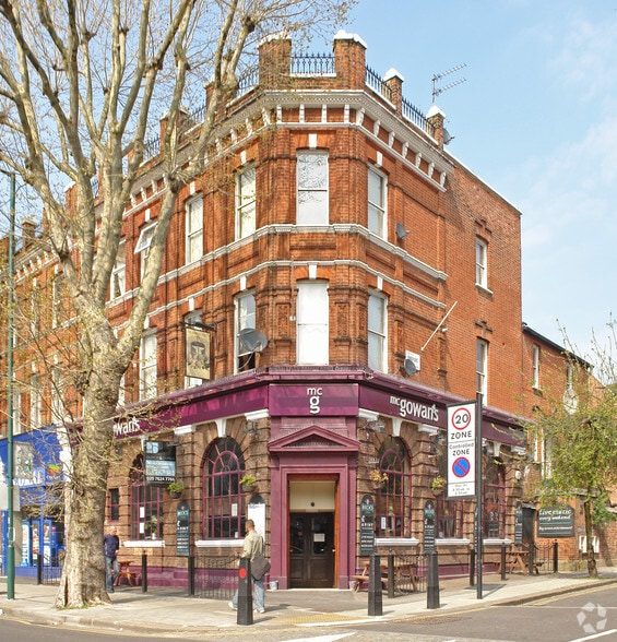 82-84 Cricklewood Broa, London to rent - Building Photo - Image 2 of 6