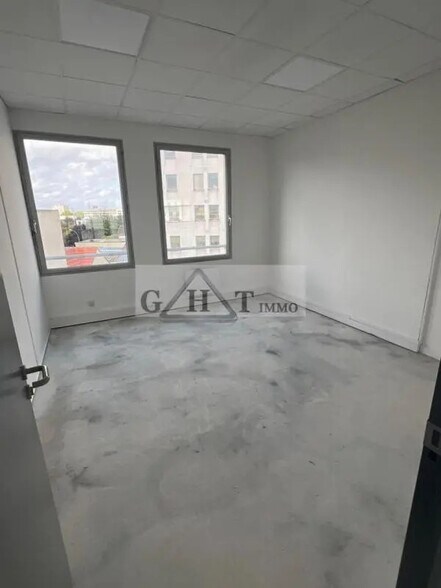 Office in Saint-Ouen-sur-Seine to rent - Building Photo - Image 3 of 8