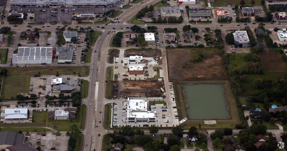 1729 S Friendswood Dr, Friendswood, TX for sale - Building Photo - Image 2 of 2