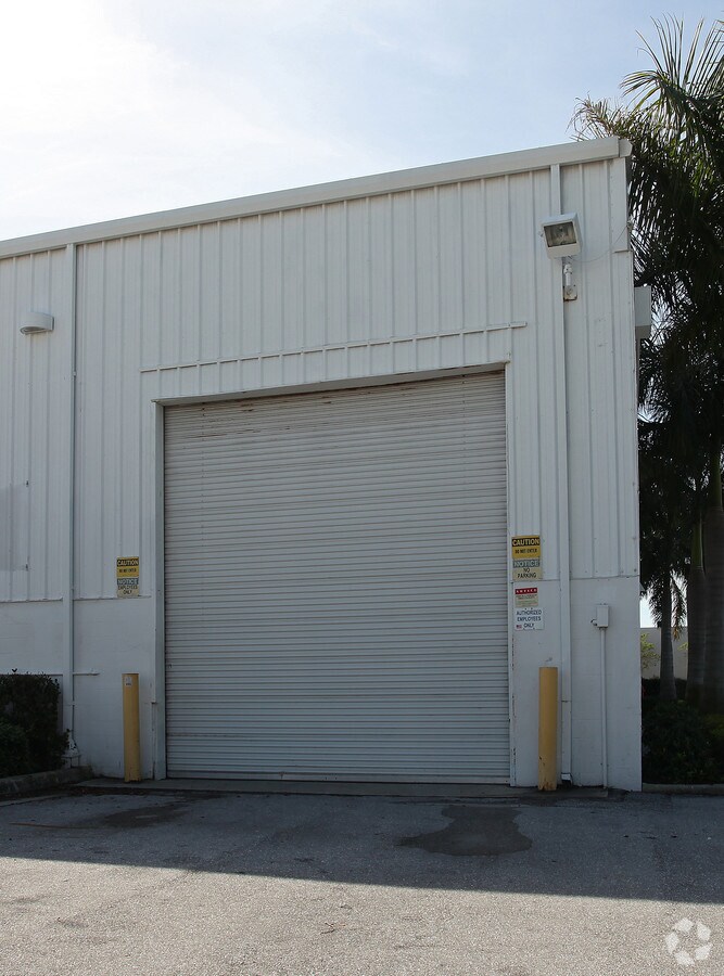 15901600 N Florida Mango Rd, West Palm Beach 33409 UK