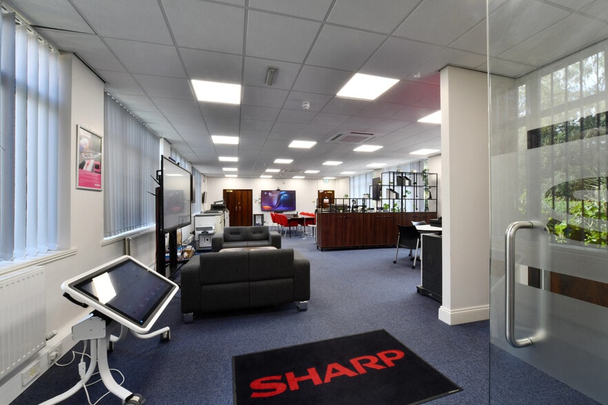 Moor Knoll Ln, Wakefield to rent - Building Photo - Image 3 of 13