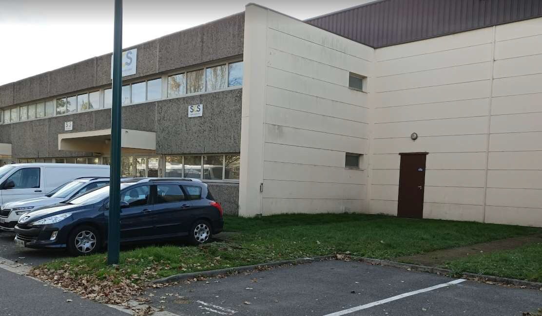 Industrial in SAINT-OUEN-L'AUMONE to rent Building Photo- Image 1 of 3