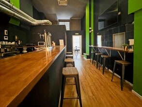 Retail in Madrid, Madrid to rent Interior Photo- Image 2 of 26