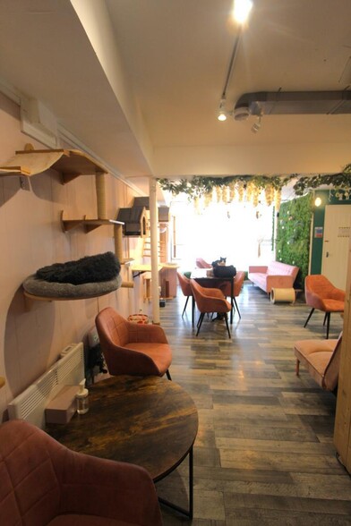 7-11 High St, Halstead to rent - Interior Photo - Image 3 of 11