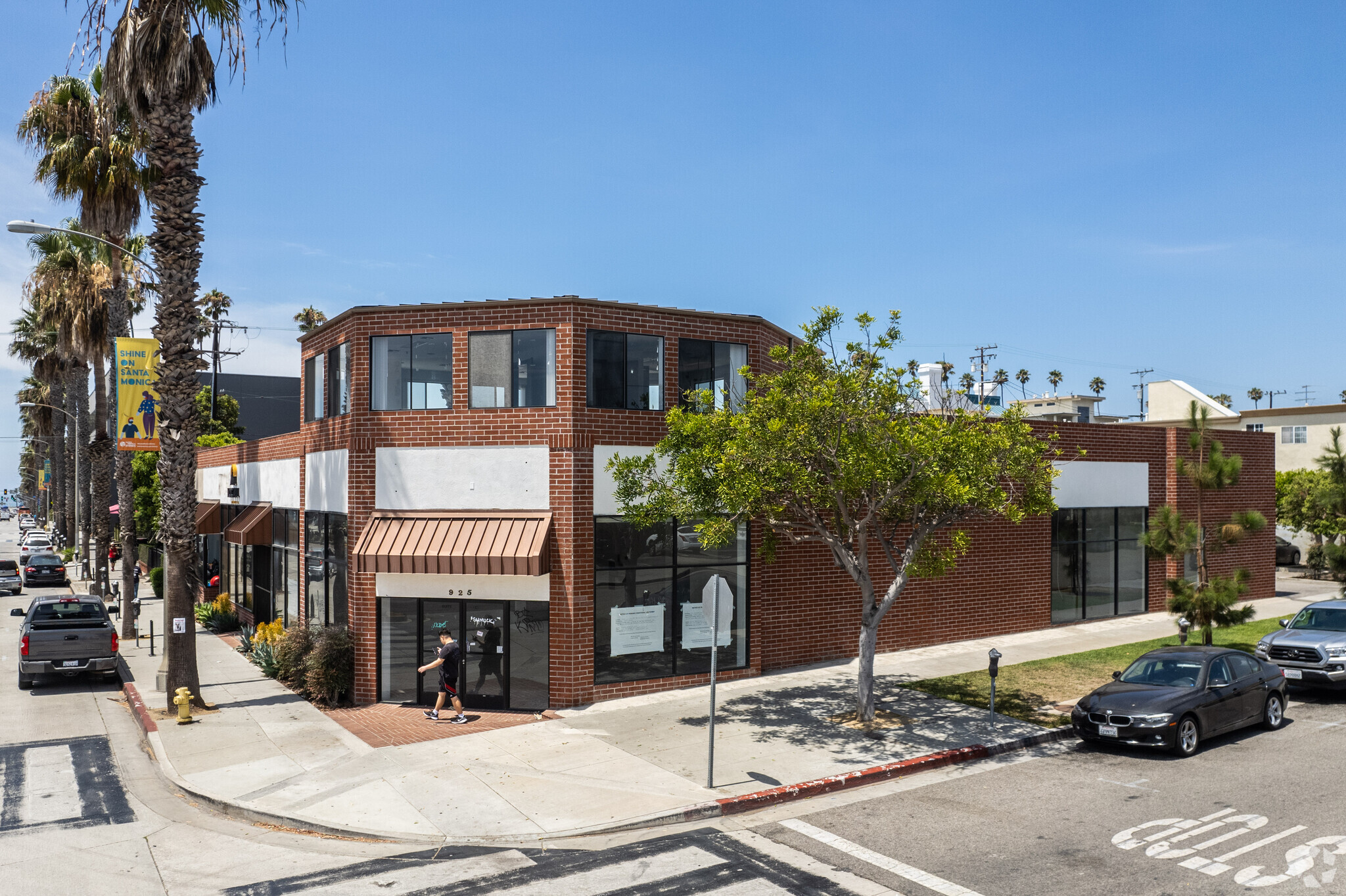 925 Wilshire Blvd, Santa Monica, CA for rent Primary Photo- Image 1 of 28