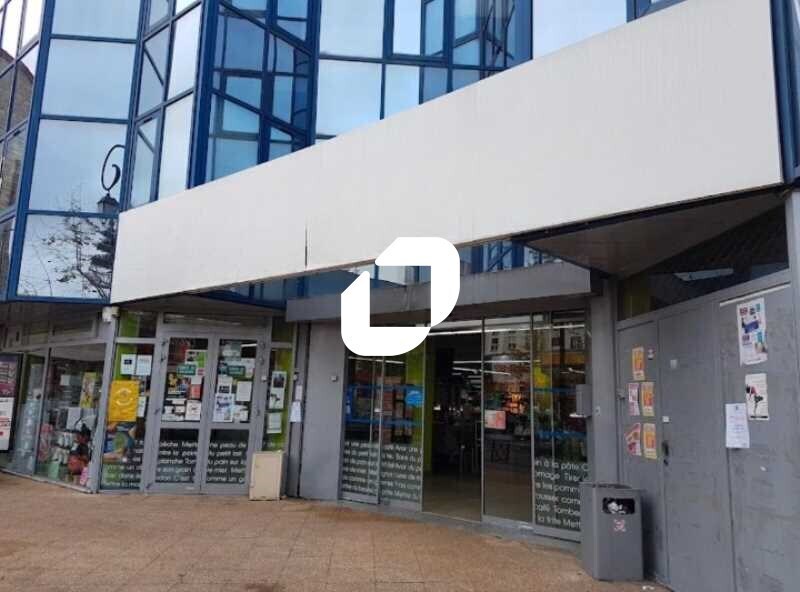 Retail in Saint-Maur-des-Fossés to rent Building Photo- Image 1 of 6